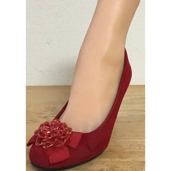 Bamboo Red Closer Toe Heels With Bow And Beaded Fl - Picture 2 of 7